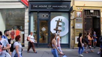 Un géant du Bitcoin en sommeil se réveille et déplace 343 millions d'euros