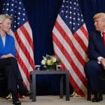 Trump perd une bataille judiciaire mais maintient la pression sur l’UE avec des droits de douane