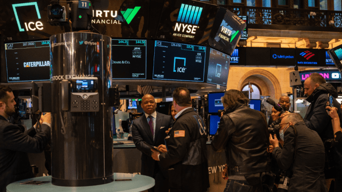 Les ETF XRP et Solana sont les seuls à attirer de nouveaux capitaux dans un contexte de sortie massive des fonds