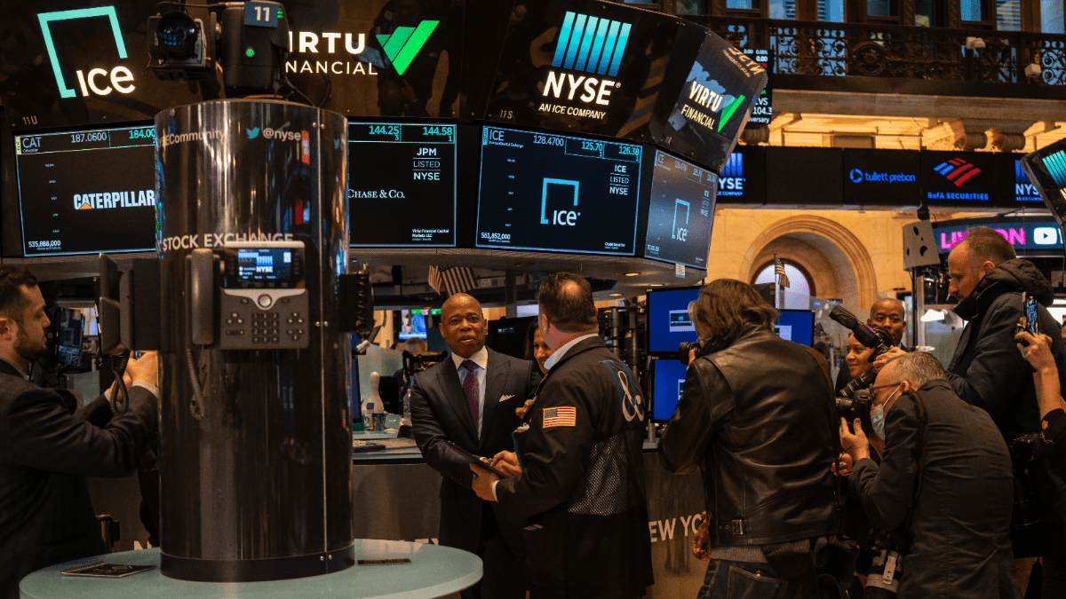 Les ETF XRP et Solana sont les seuls à attirer de nouveaux capitaux dans un contexte de sortie massive des fonds