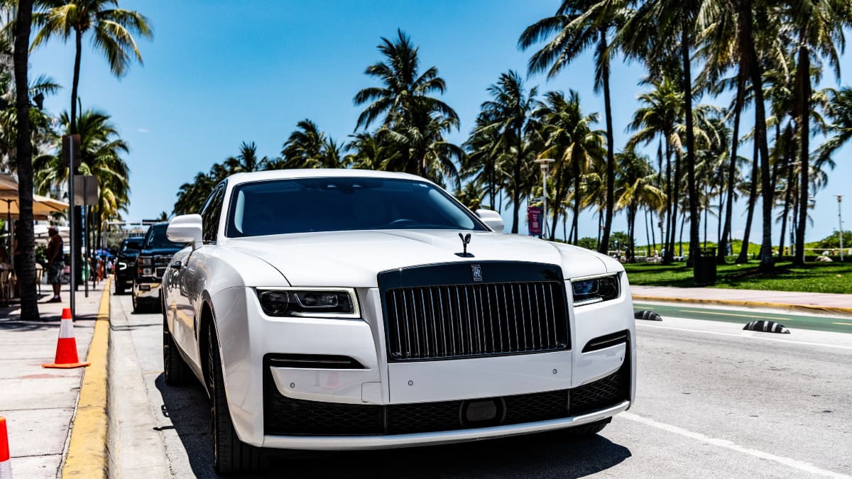Un adolescent avec 11 millions d'euros de Bitcoin volés arrêté à bord d'une Rolls-Royce