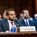 Le directeur du FBI épinglé pour un investissement caché dans une société bitcoin