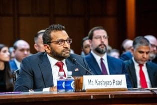 Le directeur du FBI épinglé pour un investissement caché dans une société bitcoin
